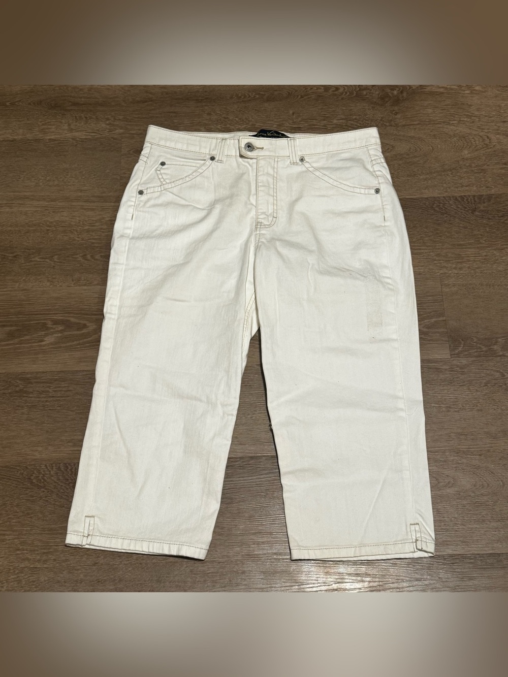 Gloria Vanderbilt Women's Cropped White Capri Pants